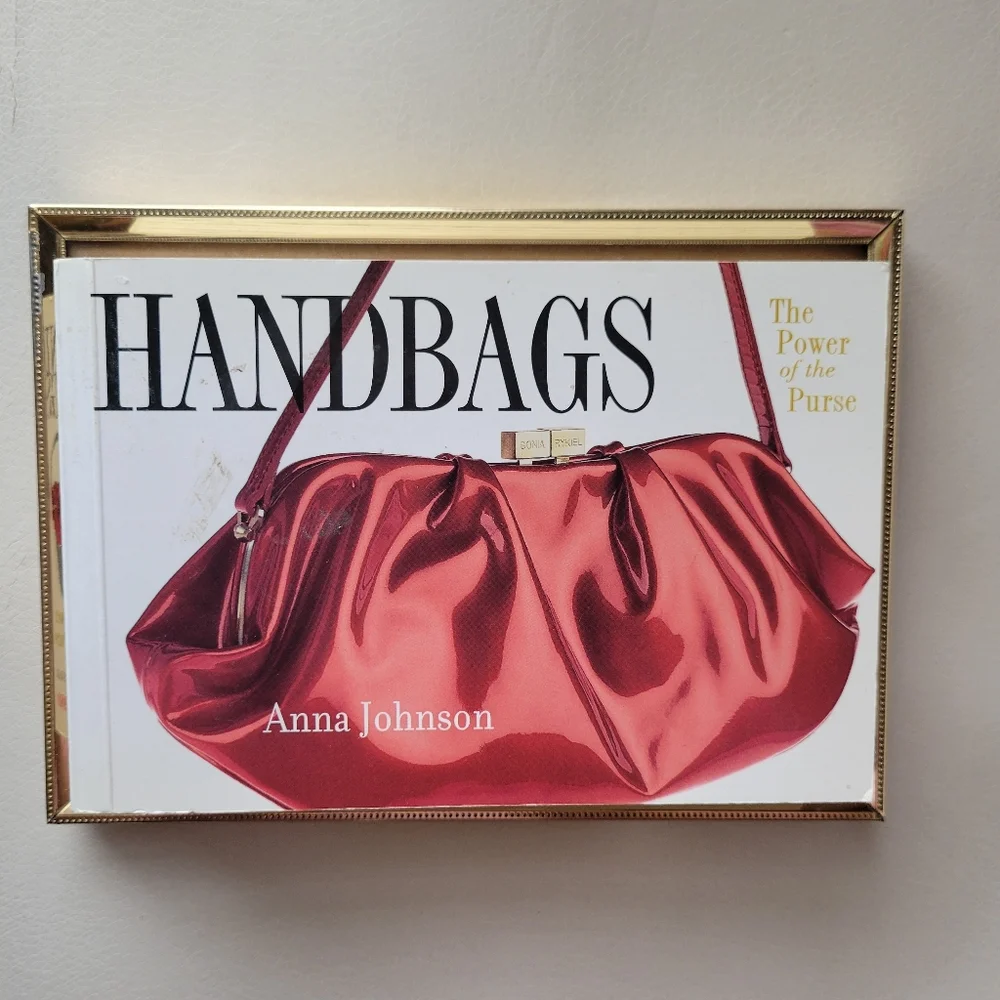 Handbags: The Power of the Purse Anna Johnson ~ Softcover 2002 ~ Fashion